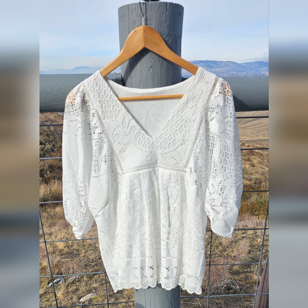 Chic White Lace Women's Blouse